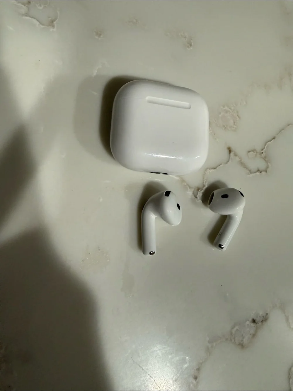 Apple AirPods 4 — White
